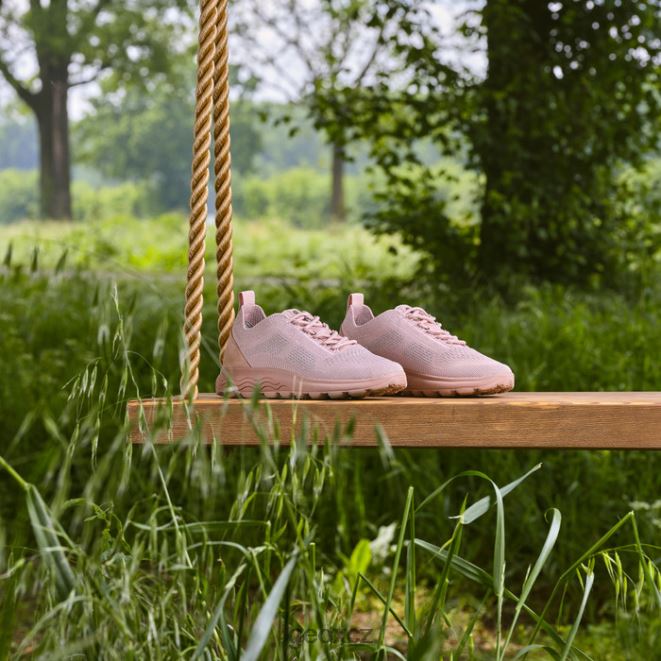 sférická žena 4NH06154 temná růže Geox