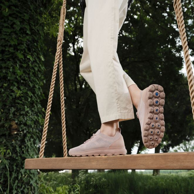 sférická žena 4NH06154 temná růže Geox